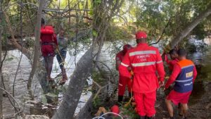 Morro do Chapéu – BA: Bombeiros Civis resgatam homem que ficou ilhado em residência na região de Beira do Rio