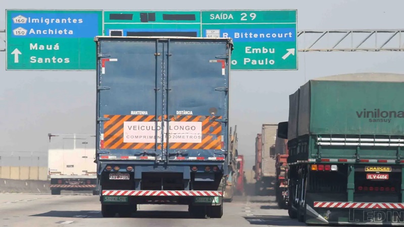 Caminhoneiros decidem suspender proposta de greve, diz jornal