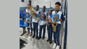 Filarmônica Lira Morrense  entrega instrumentos a alunos do núcleo Barra 1