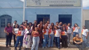 Estudantes do 9º ano do Colégio Odete Nunes Dourado, de Irecê, visitam o Correio do Sertão nos seus 109 anos!