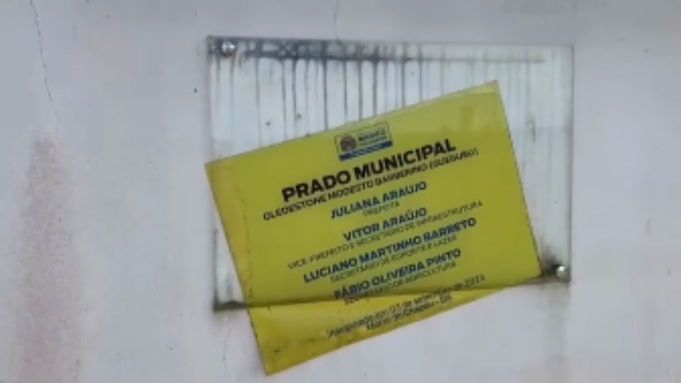Morro do Chapéu – Ba: Prado Municipal Gledestone Modesto, o antes e o depois, até vaquinha solidária foi feita para limpar o local