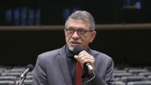 Afonso Florence desponta entre os nomes mais fortes da disputa e integra o grupo dos prováveis reeleitos para a Câmara Federal