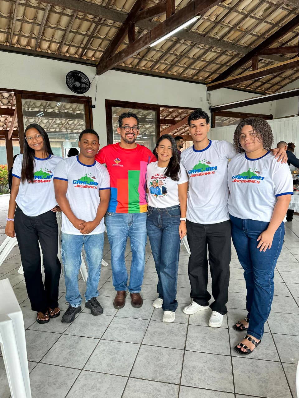 Jovens de Jacobina são recebidos por Rowenna Brito durante imersão cultural em Salvador