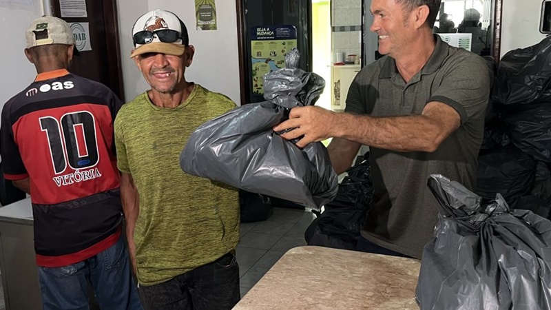 Prefeitura de Várzea Nova entrega 300 kits de EPIs para trabalhadores do setor sisaleiro.